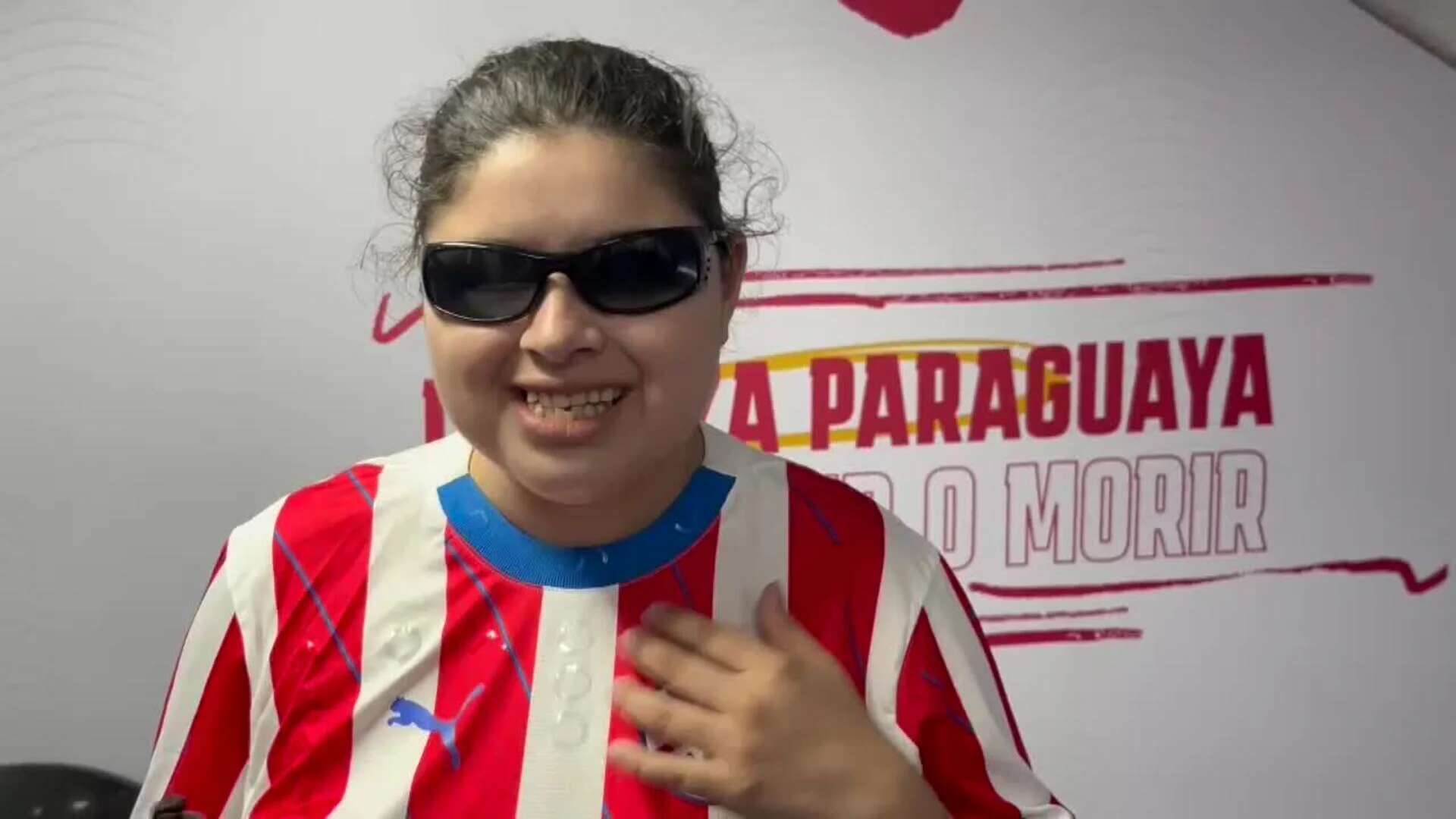 Paraguay estrena camiseta de fútbol para personas invidentes