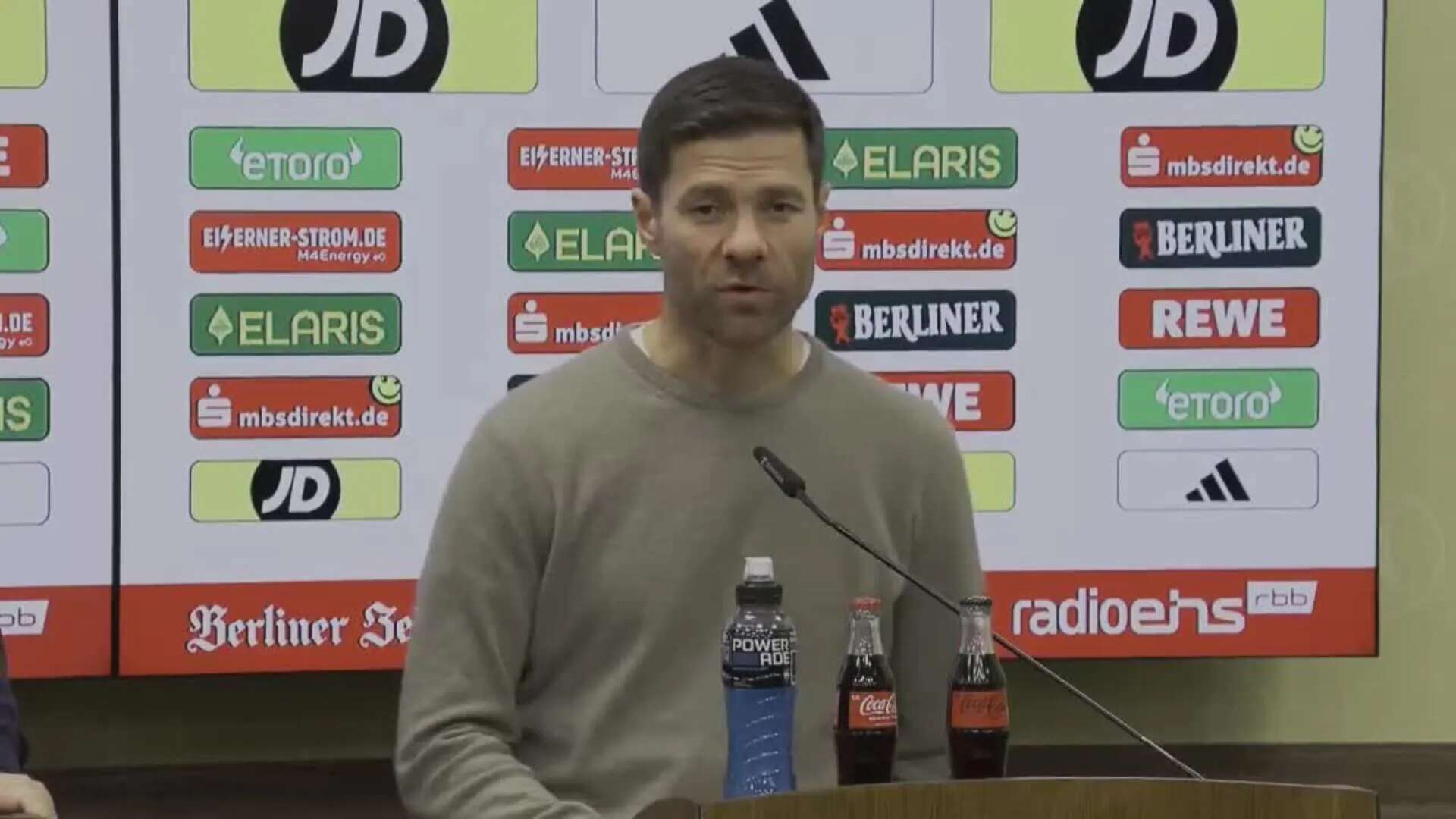 Xabi Alonso habla con los medios tras la victoria por 1-2 ante el Unión Berlín del Bayer Leverkusen