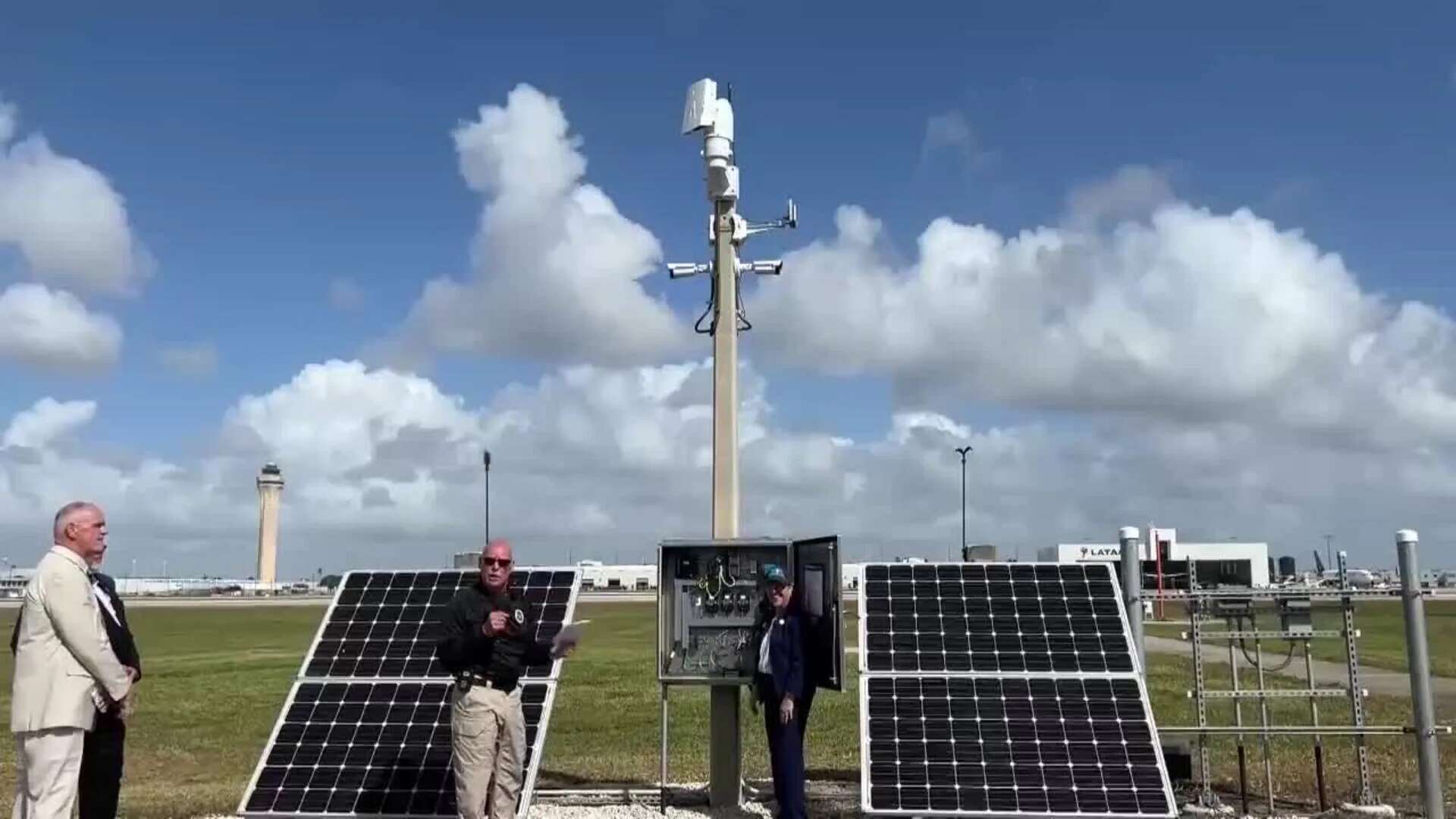 Aeropuerto de Miami, el primero en EEUU con un sistema láser para vigilar su perímetro