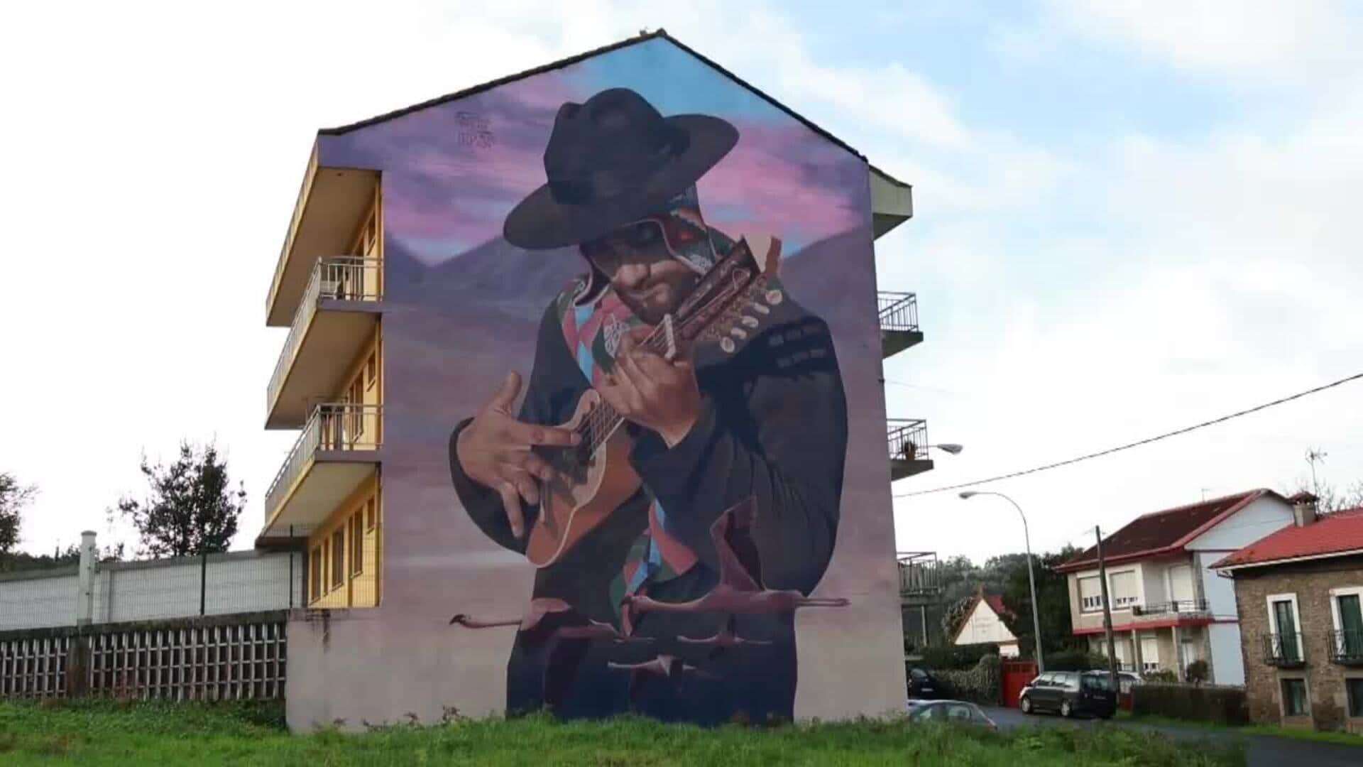 'Charanguista andino', en Fene (A Coruña), opta a ser el mejor mural del mundo en 2024