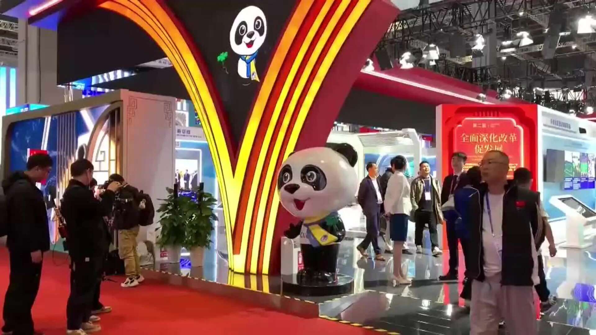 La séptima edición de la Exposición Internacional de Importaciones de China abre sus puertas en Shanghái