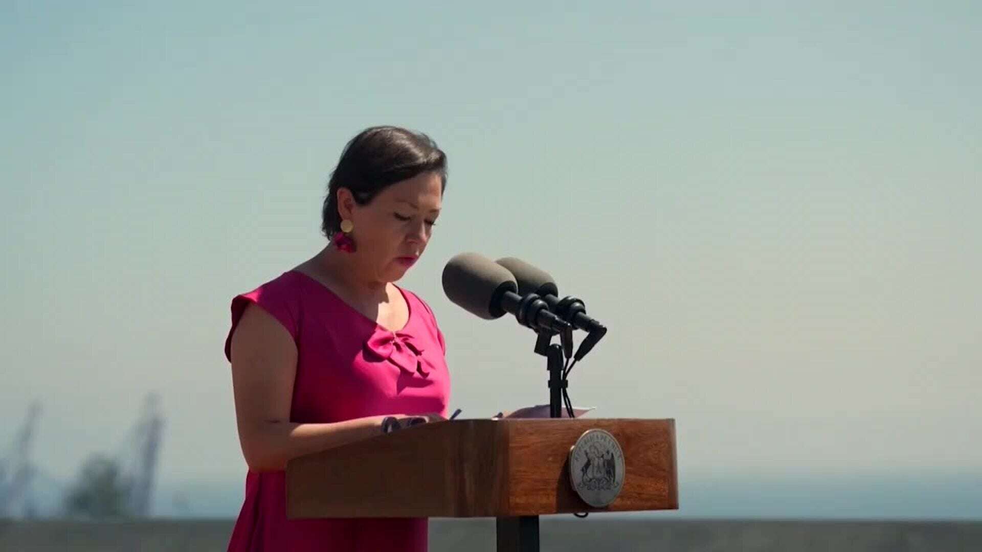 Mon Laferte, nombrada embajadora cultural de Valparaíso y aplaudida por Boric