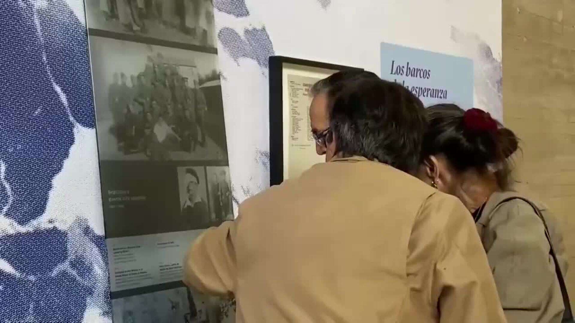 Exposición reúne objetos y documentos del Winnipeg, tras 85 años de su llegada a Chile