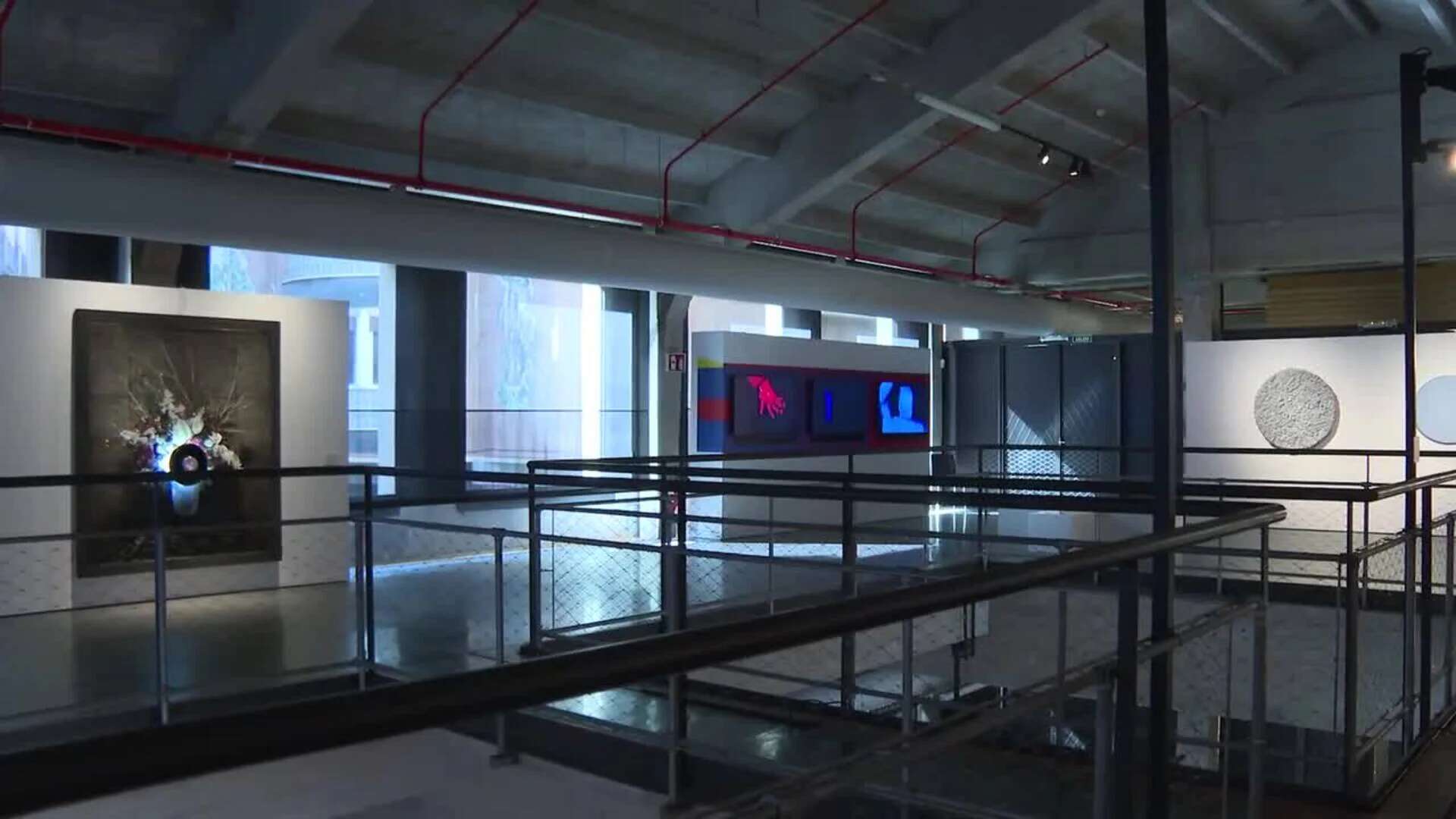 'Arte Pulsante' muestra obras tradicionales e instalaciones multimedia de 25 artistas hispanos