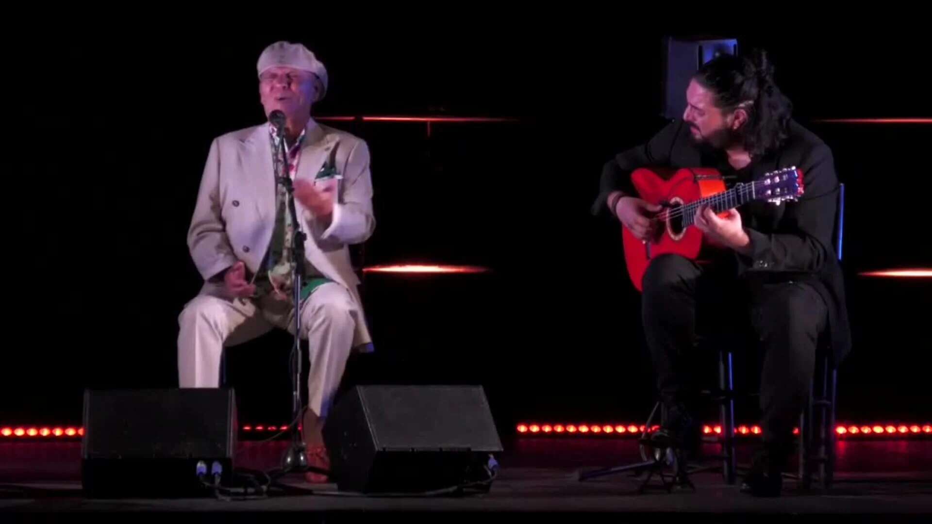 Las paredes del Alcázar tocan las palmas al Pele, y David de Arahal las adorna con acordes