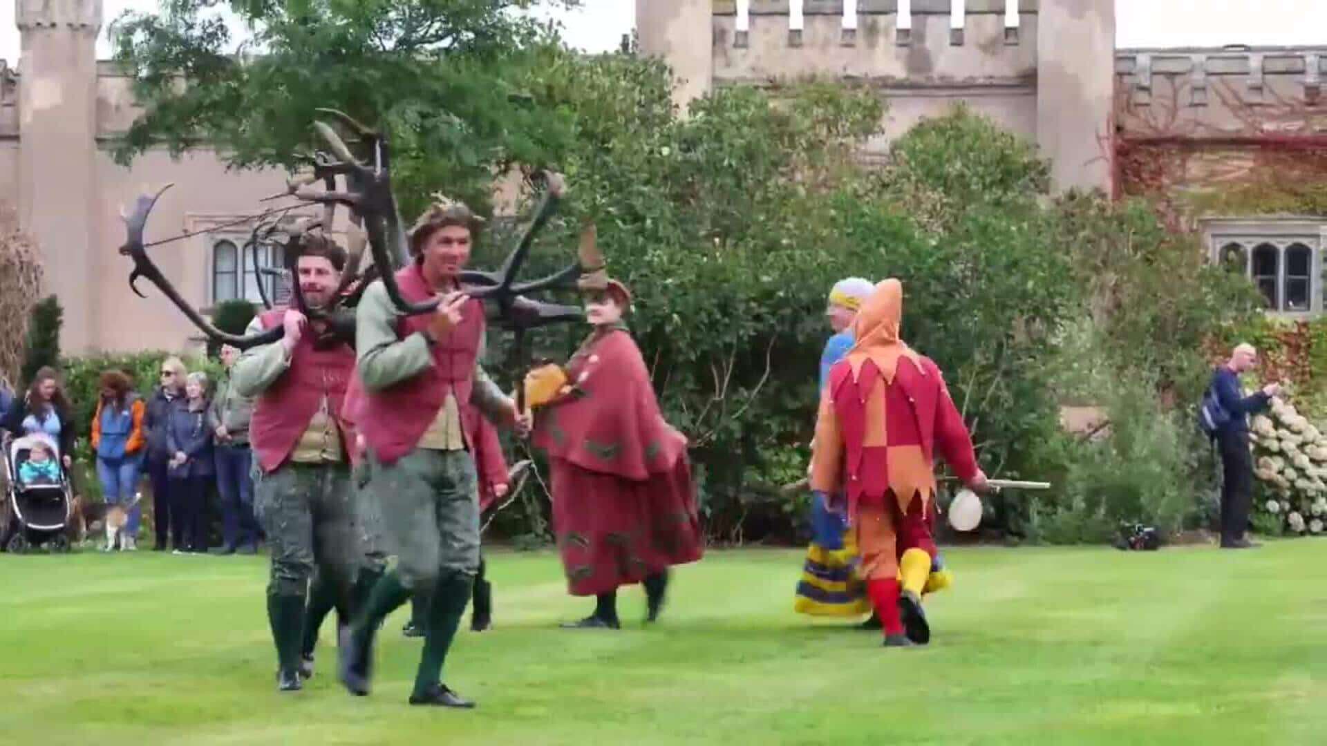 La tradición de la Danza de los Cuernos continúa en un pueblo británico