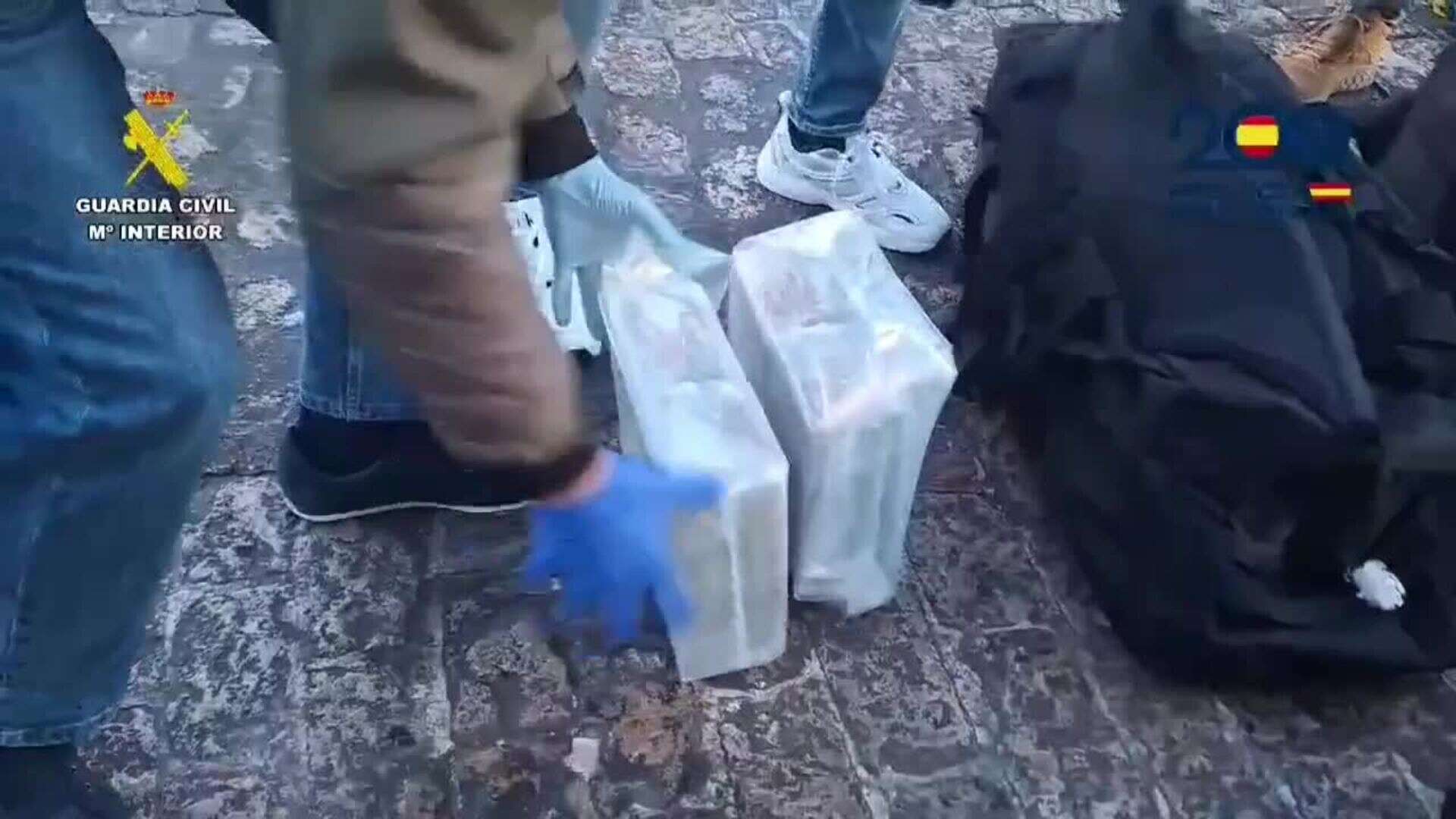 Policía Nacional y Guardia Civil intervienen 486 kilos de cocaína tras un supuesto naufragio en Asturias