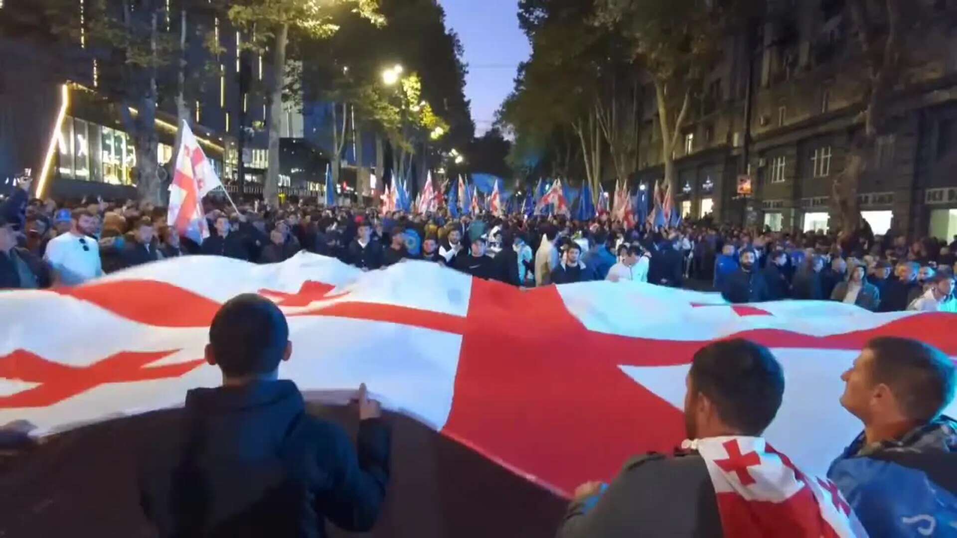 El partido gobernante Sueño Georgiano se da un baño de masas antes de las parlamentarias