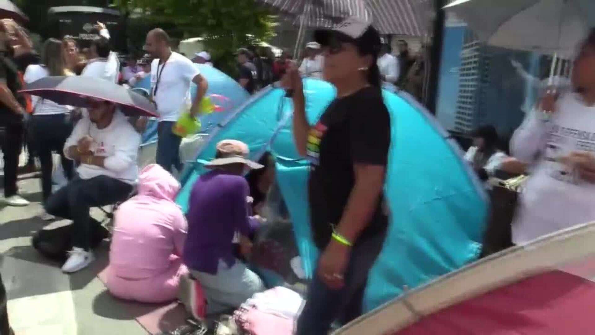 Trabajadores judiciales instalan campamento en el Senado en protesta contra reforma en México