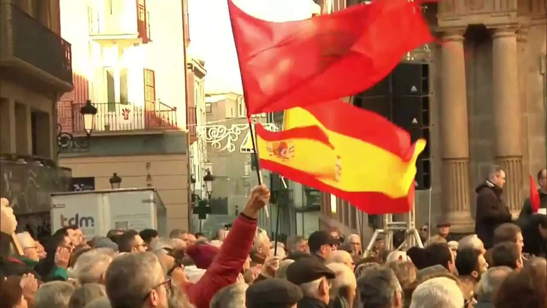 Varios miles de personas se concentran contra la moción de censura presentada en Pamplona