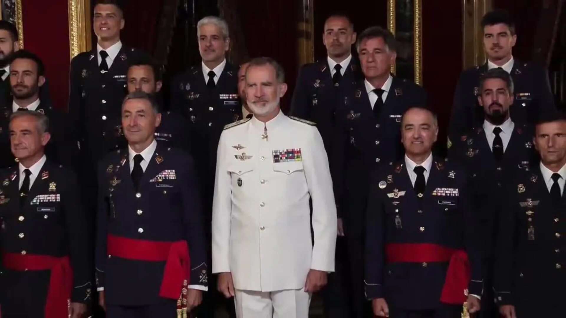 Felipe VI recibe a los participantes de 