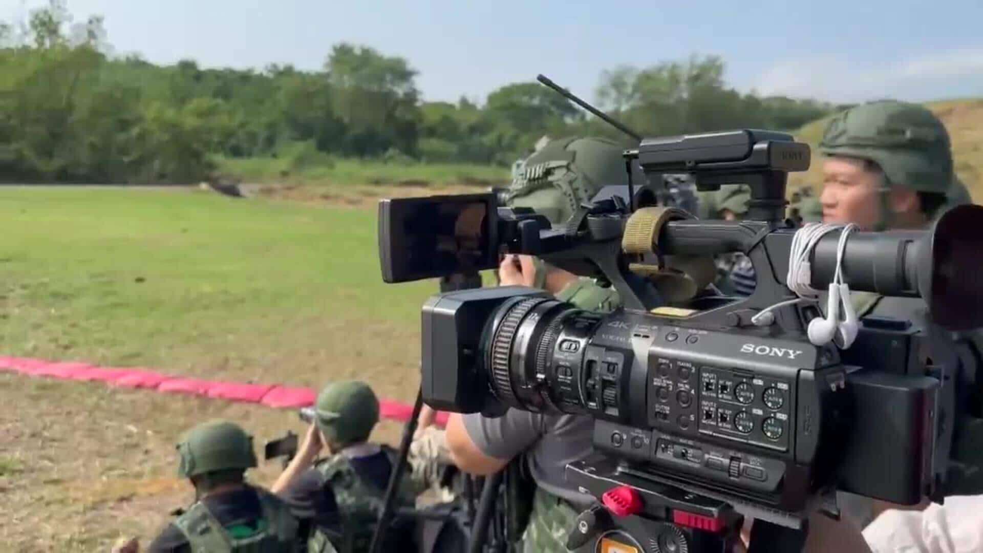 Reclutas del Ejército de Taiwán realizan ejercicios con lanzacohetes