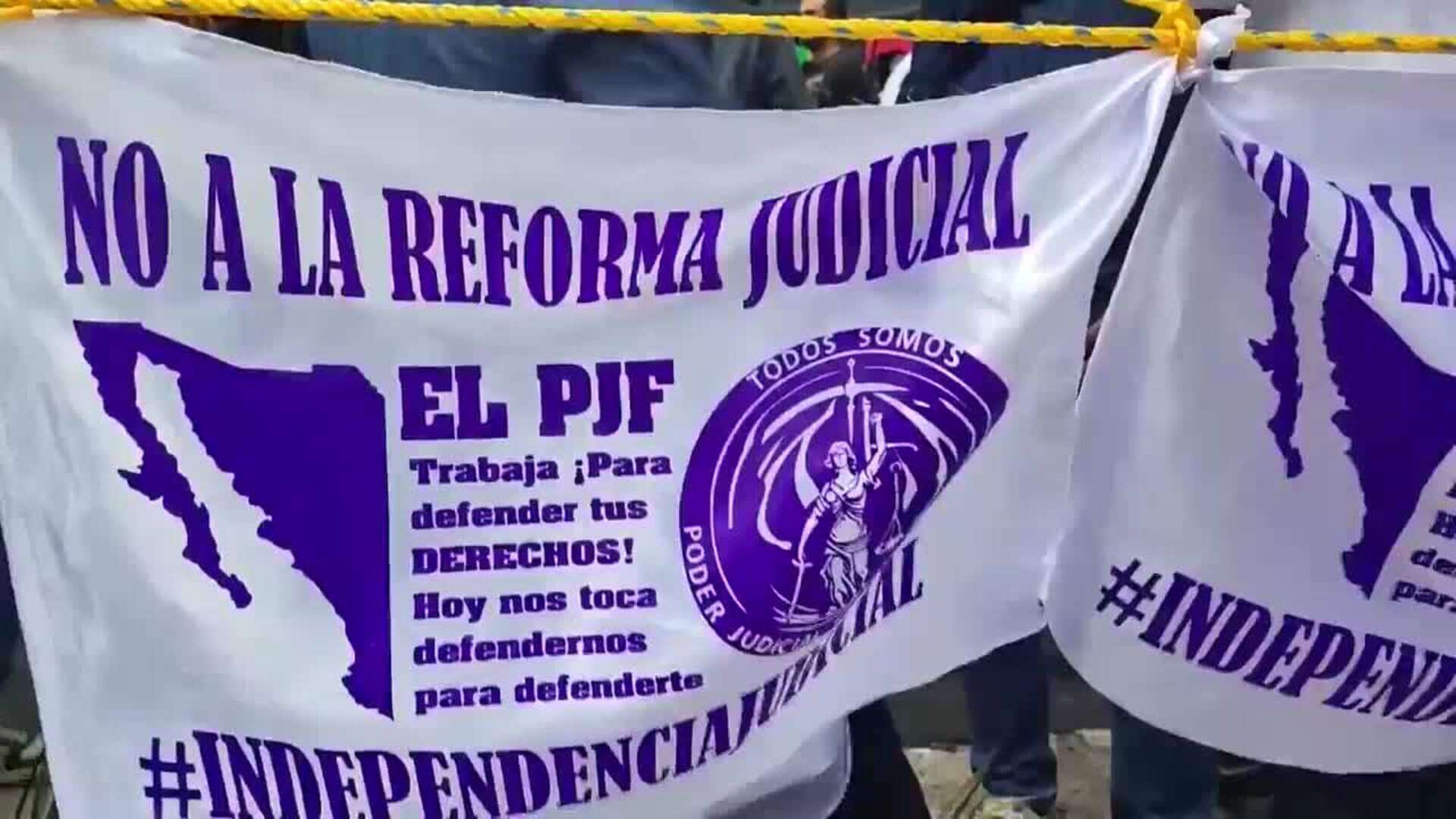 Trabajadores estudiantes y opositores marchan en México contra reforma judicial