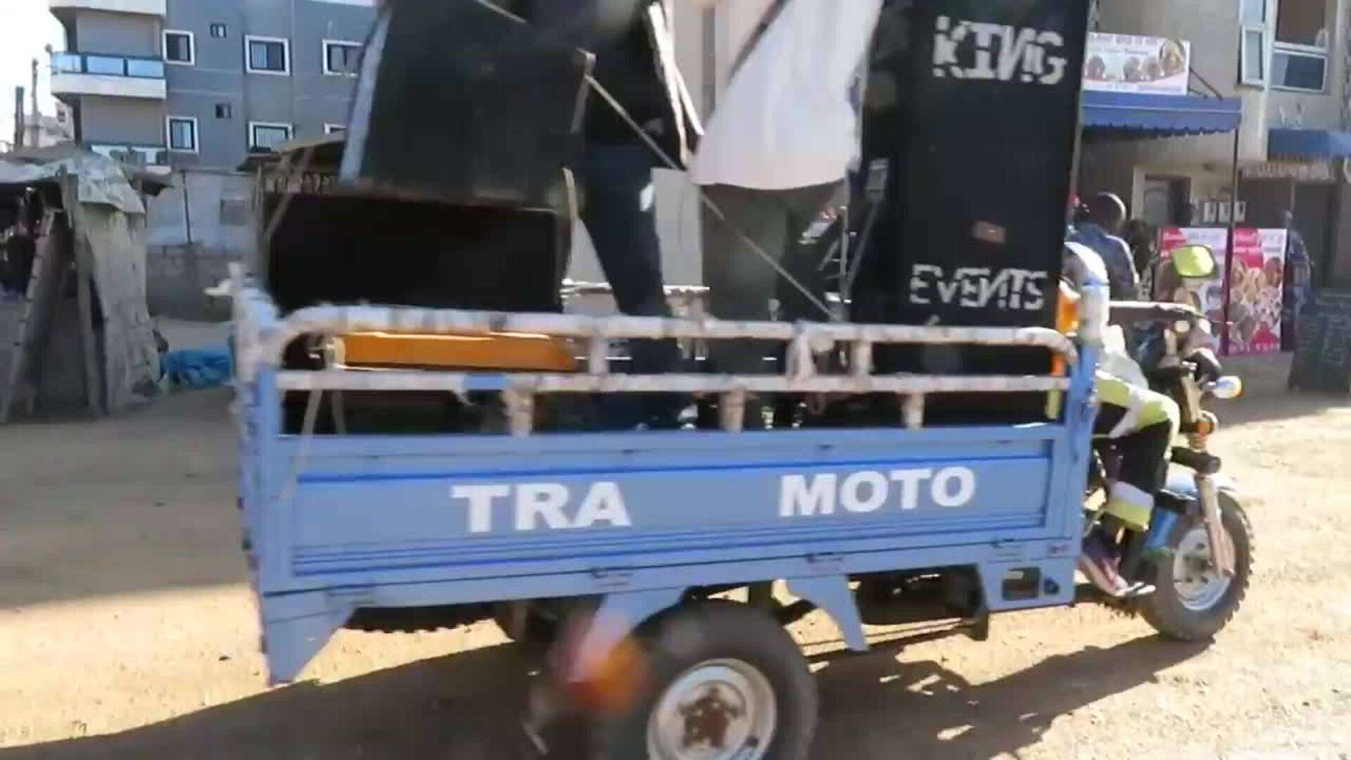 Marcha contra el matrimonio forzado y para exigir justicia por el asesinato de una niña en Dakar