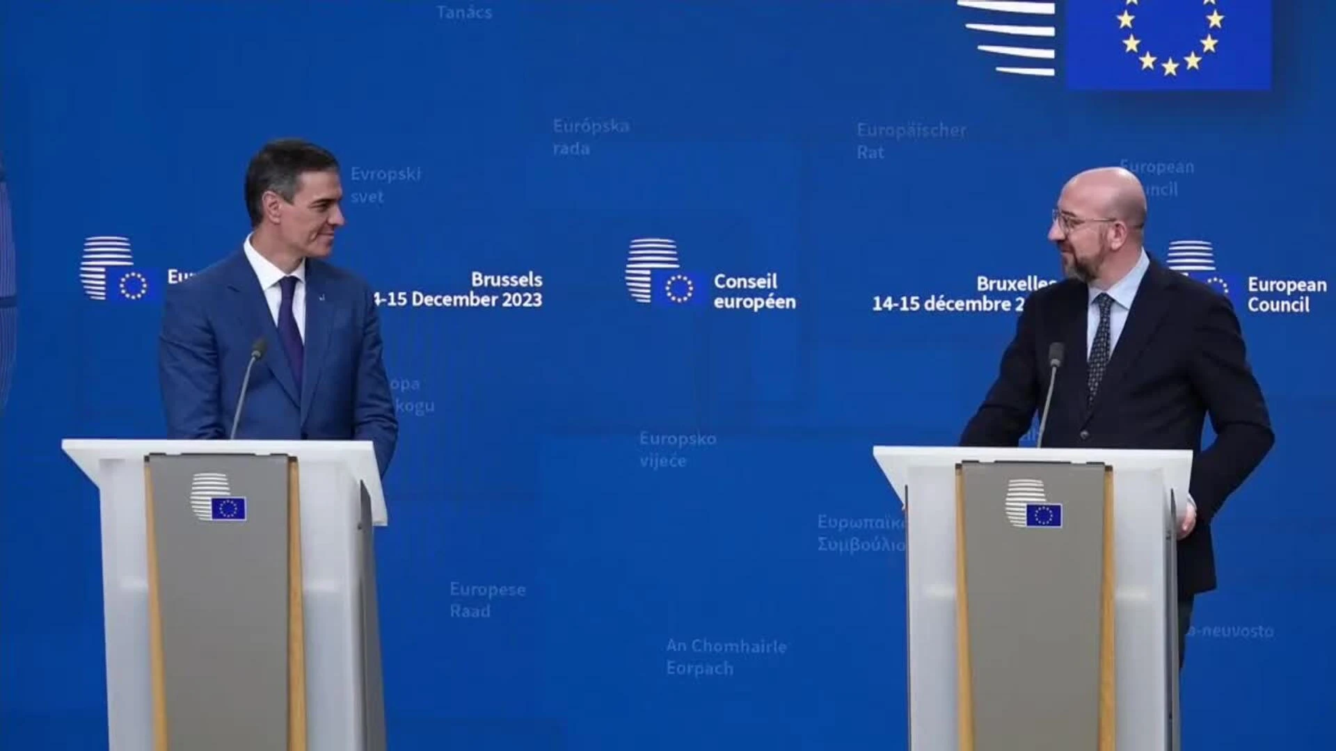 Von der Leyen y Michel aplauden 