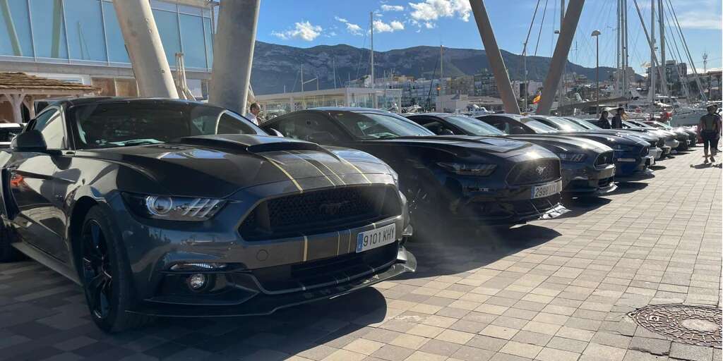 Denia acoge la segunda Concentración Nacional de Coches Americanos: motores de película a orillas del Mediterráneo