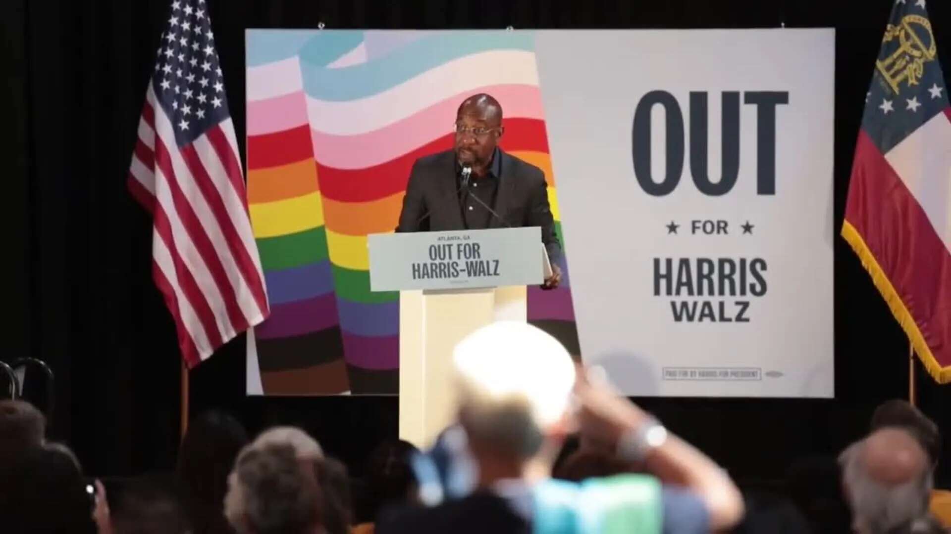 Doug Emhoff, esposo de Kamala Harris, hace campaña en el Orgullo de Atlanta