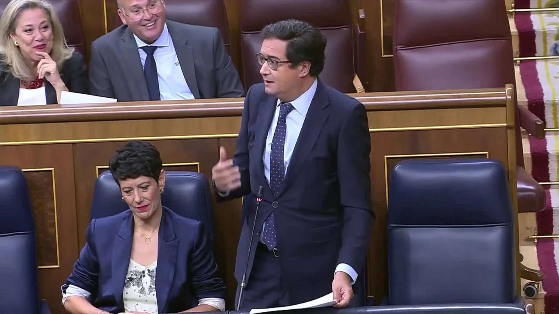 Óscar López se compromete a mantener los empleos en la fusión Orange-MasMóvil