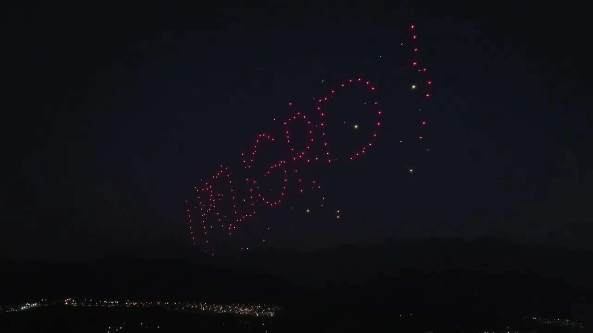 Greenpeace Chile realiza manifestación aérea con drones para proteger la cordillera de Los Andes