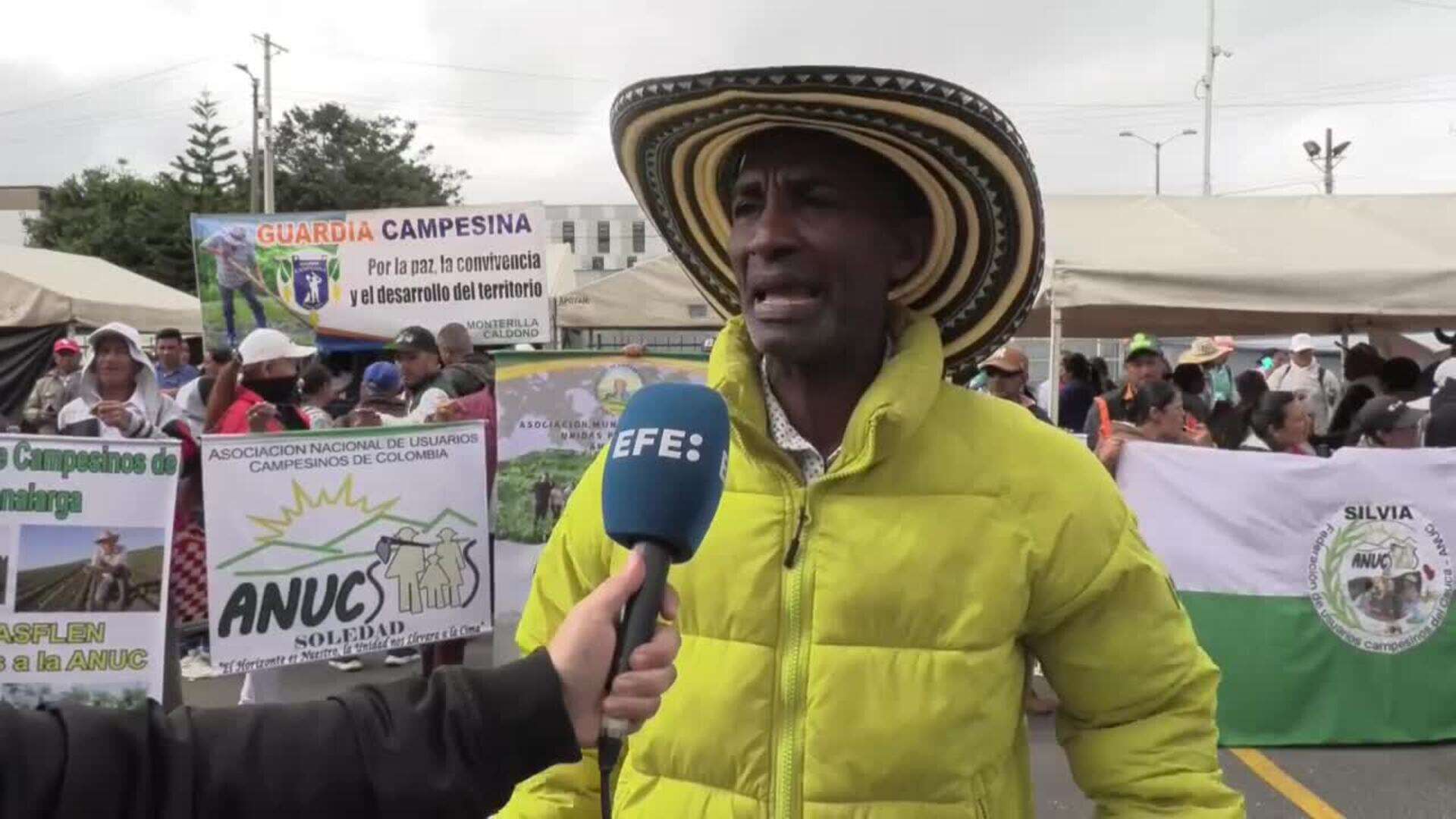 Campesinos colombianos muestran su apoyo al Gobierno Petro mientras exigen avances en la reforma agraria