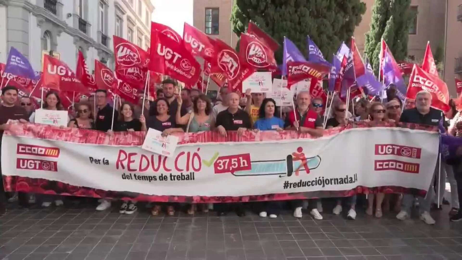 CCOO y UGT reclaman en Valencia reducir la jornada laboral porque 