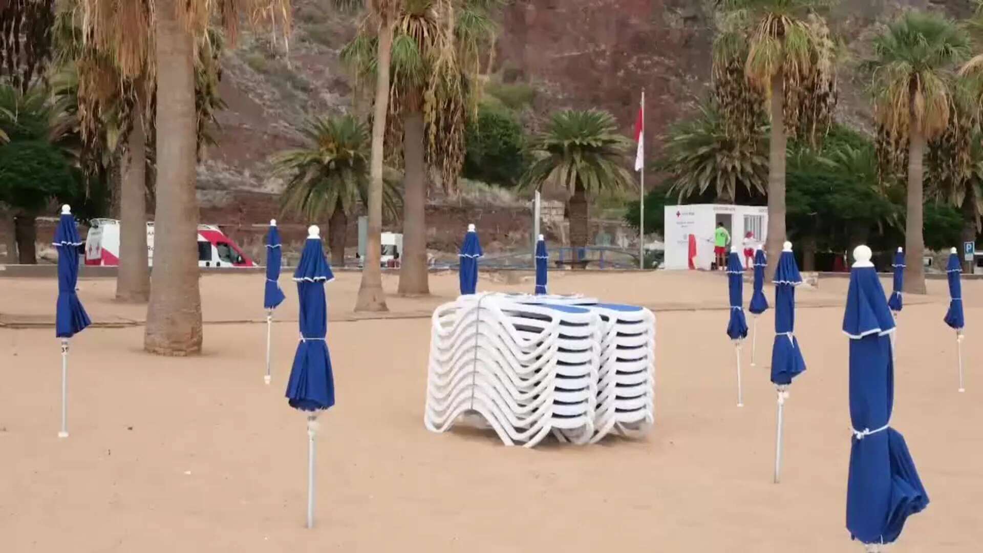 Cerrado al baño un tramo de Las Teresitas tras detectar contaminación en el agua