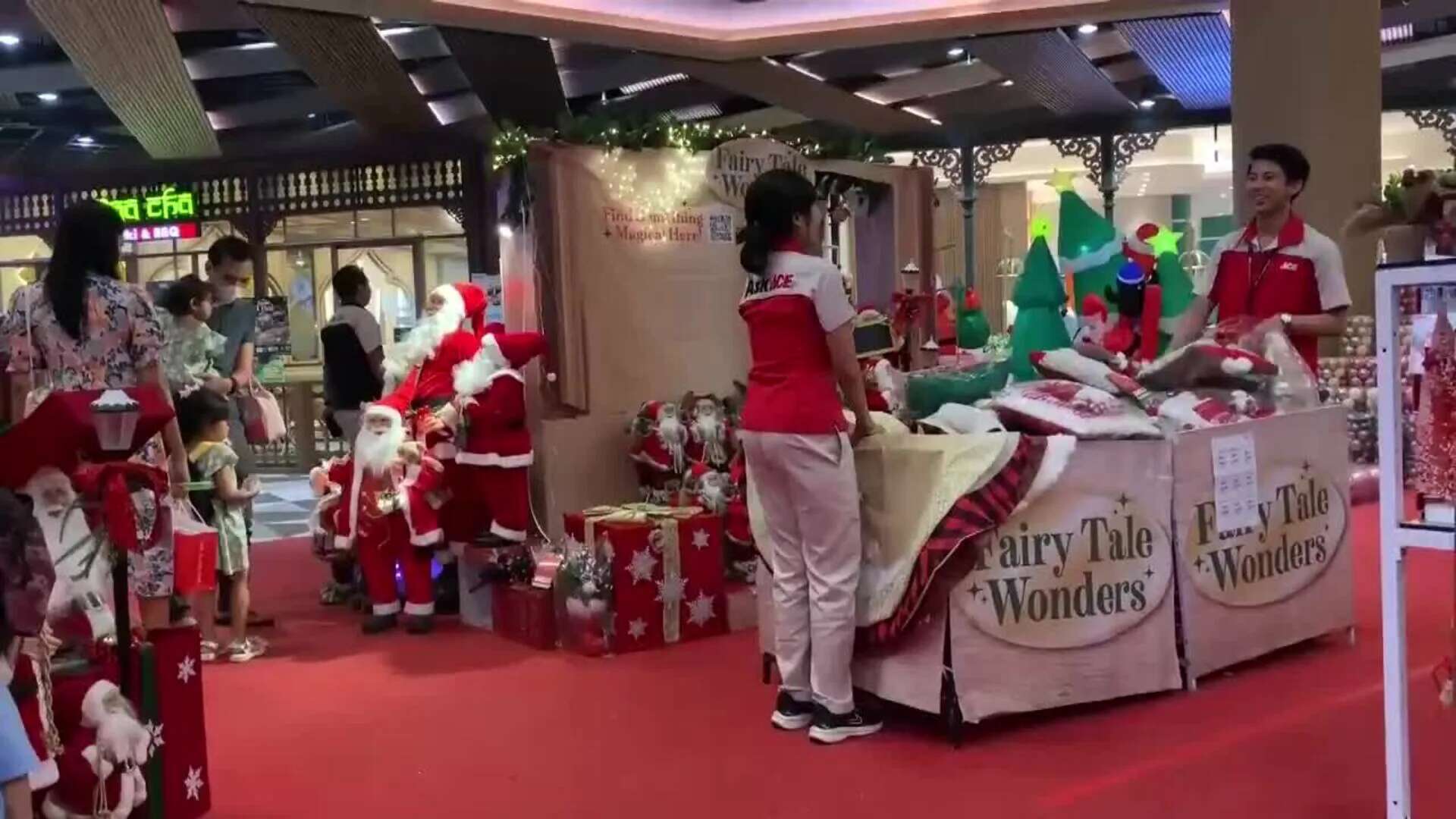 Indonesia, el país con más musulmanes del mundo, decora espacios públicos con adornos navideños