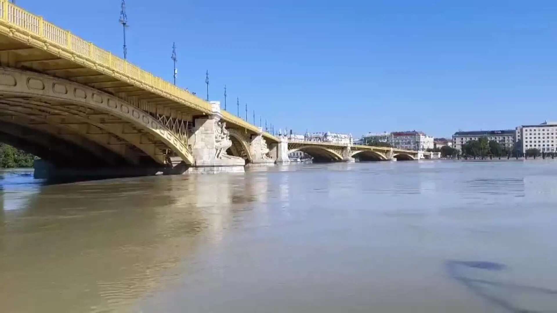 El Danubio alcanza un pico de altura a su paso por Budapest