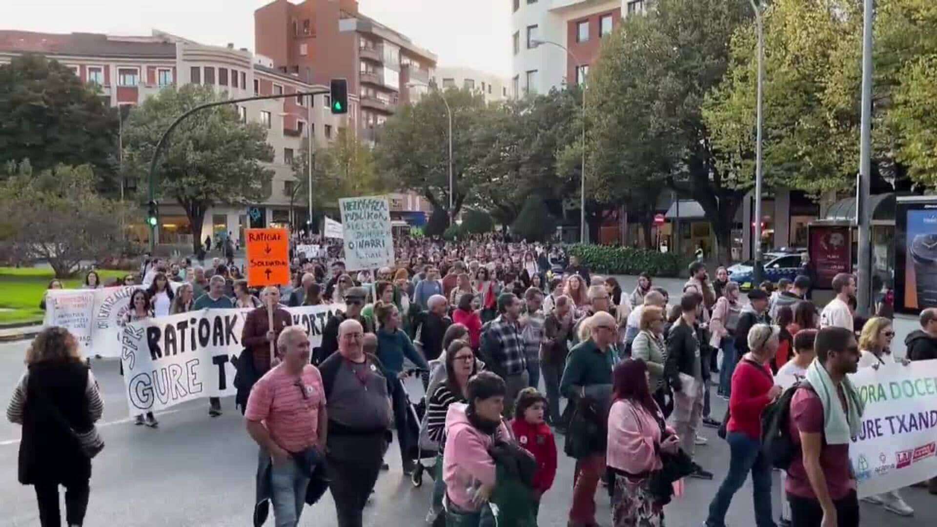 Una multitudinaria manifestación cierra la segunda jornada de huelga en Educación