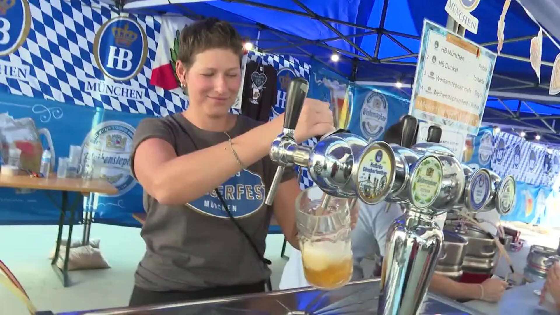 La 'Oktoberfest vallecana' acerca un año más la cultura bávara al distrito en su VI edición