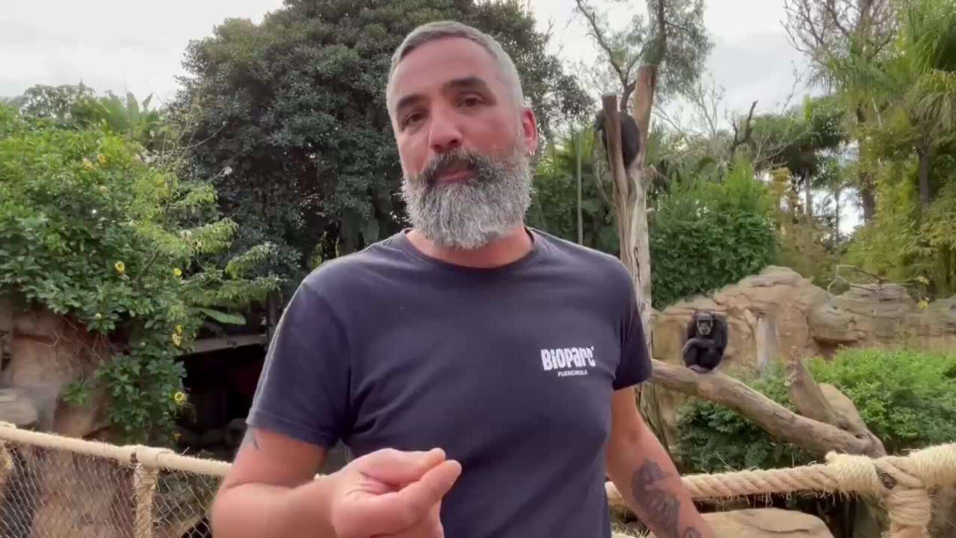 Papá Noel llega a Málaga y entrega sus regalos a los animales de Bioparc Fuengirola