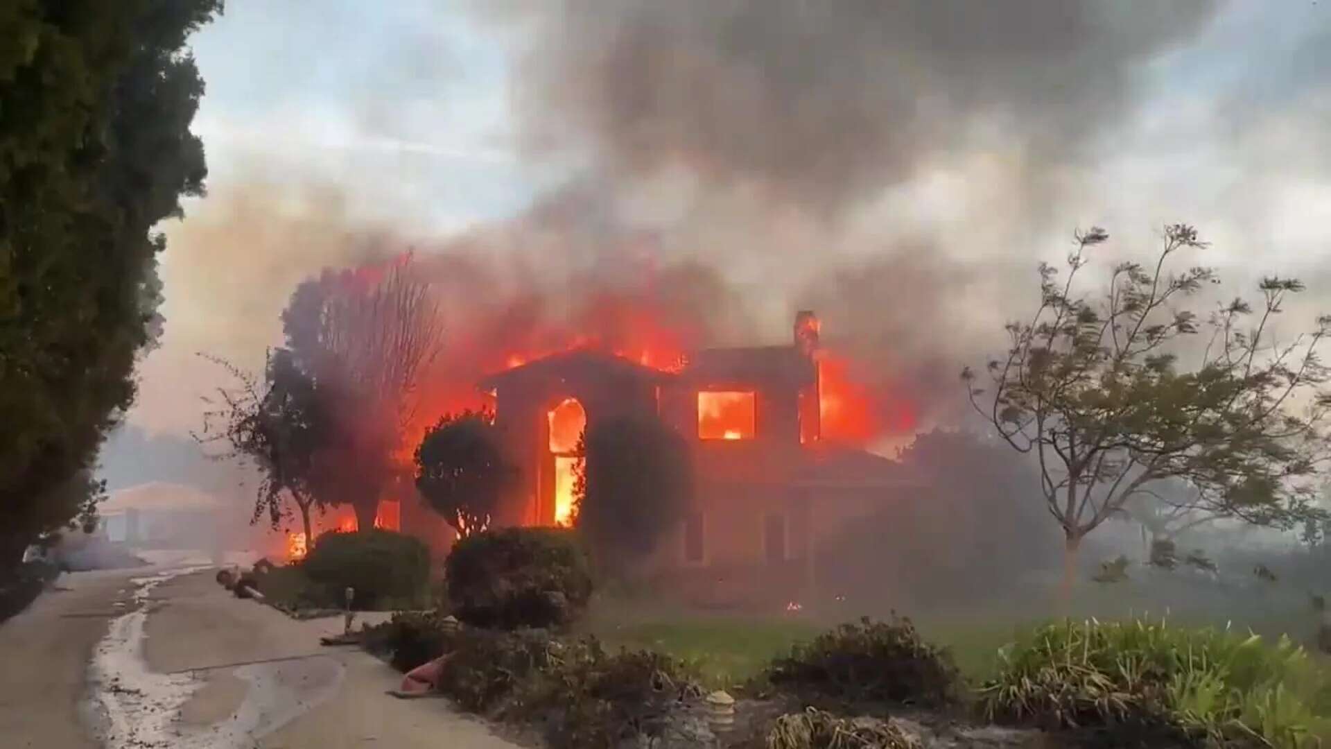 Mountain Fire quema varias casas en Camarillo