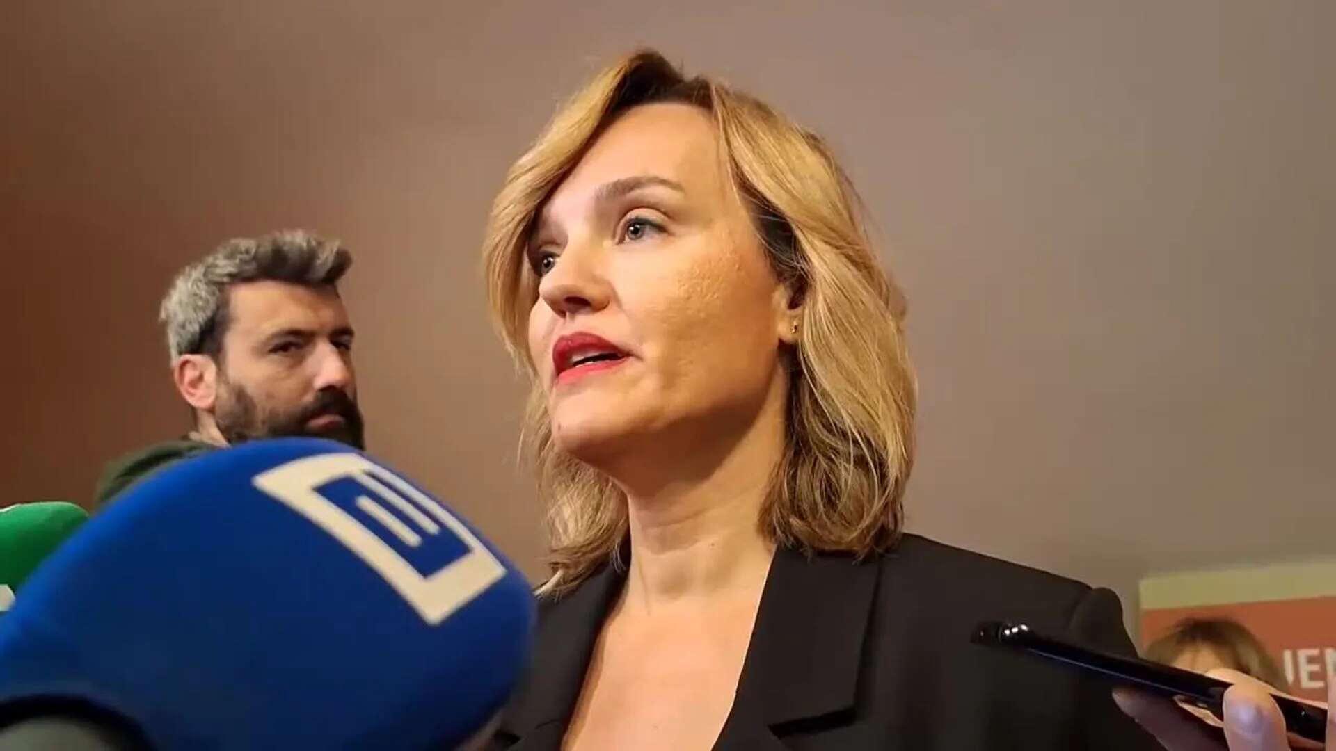 Pilar Alegría valora el cumplimiento del compromiso de publicar los modelos de la PAU