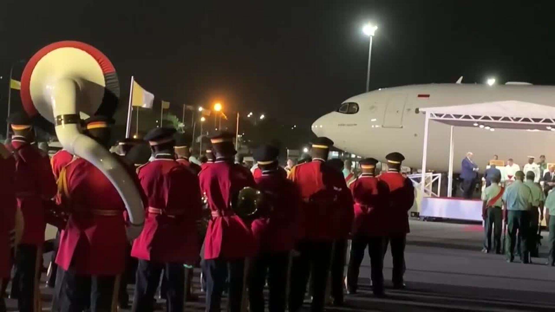 El papa Francisco llega a Papúa Nueva Guinea, su primera vez en Oceanía