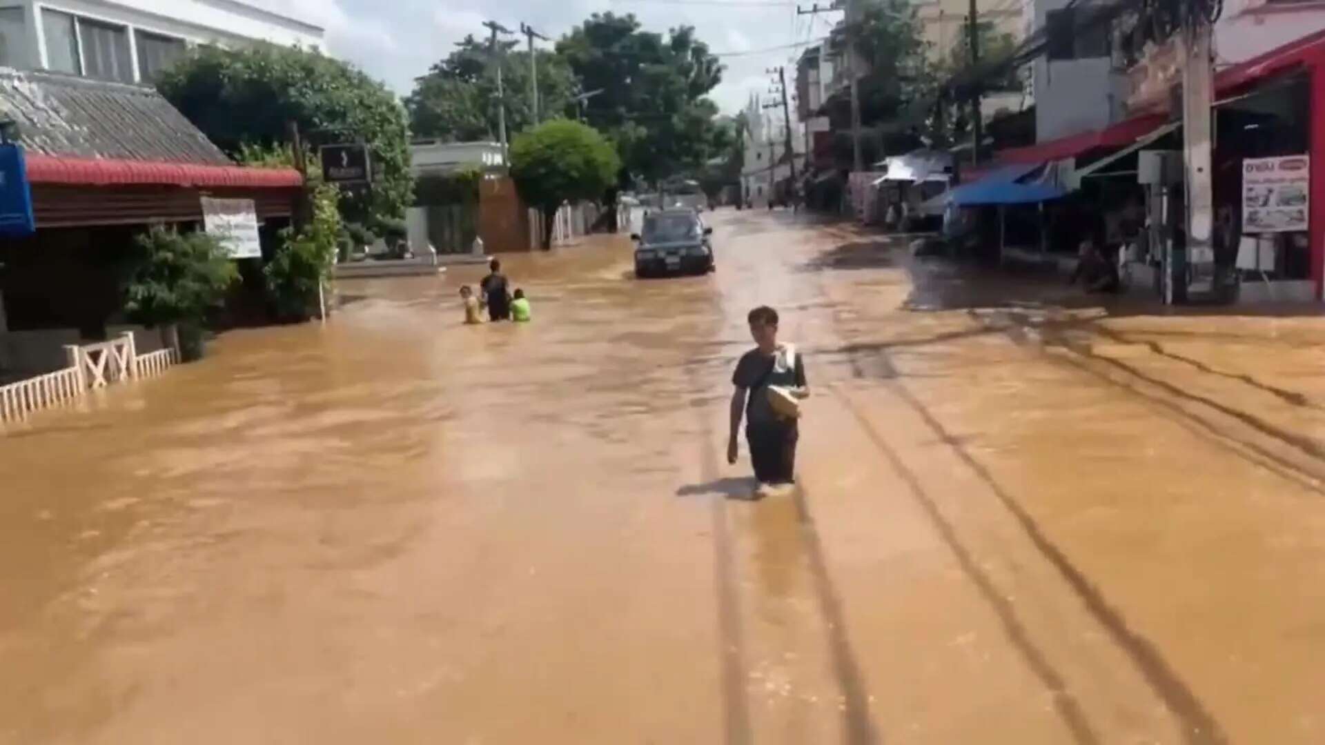 La turística ciudad de Chiang Mai presenta inundaciones por fuertes lluvias