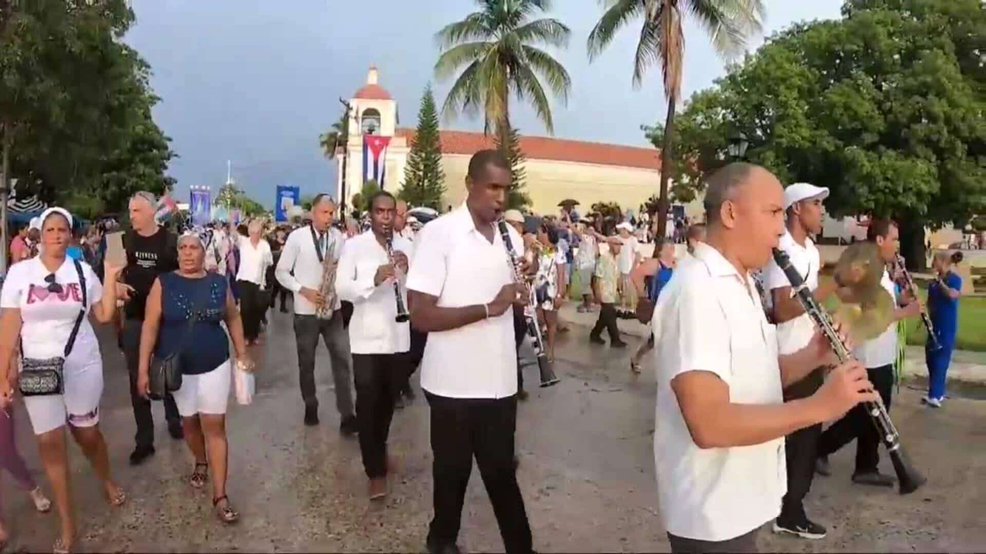 Decenas de devotos veneran a la Virgen de Regla en vísperas del día de la Patrona de Cuba