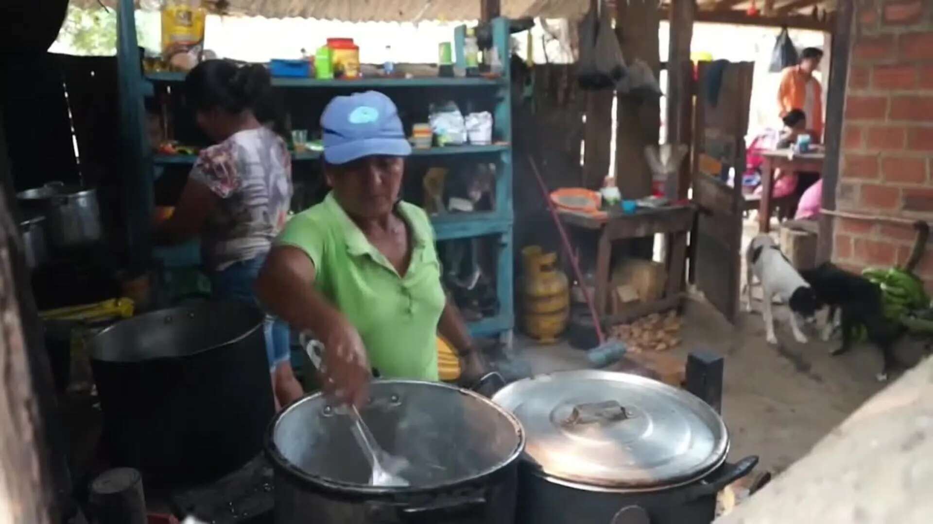 Comunidades enteras evacuan ante el peligro de los incendios en el este de Bolivia