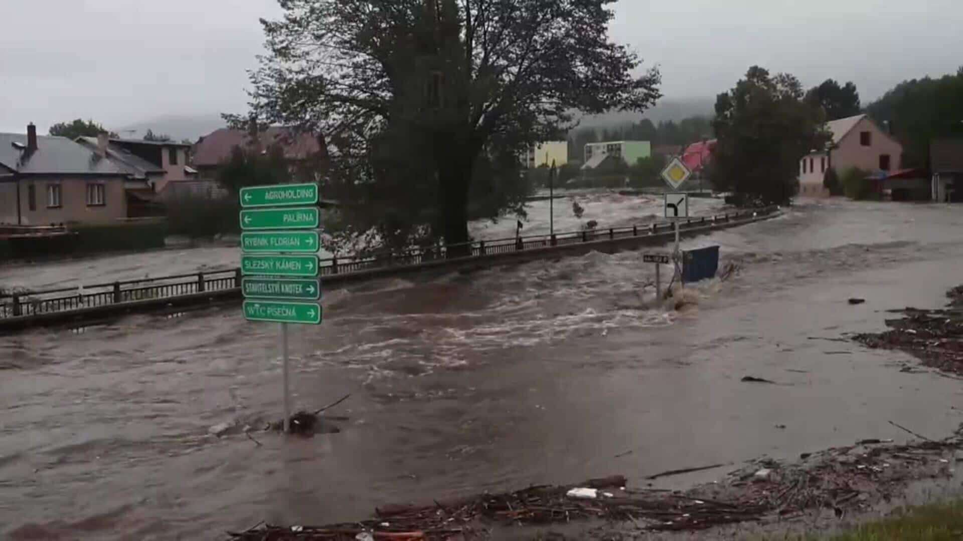 Inundaciones en República Checa dejan sin luz a miles de hogares y fuerzan evacuaciones