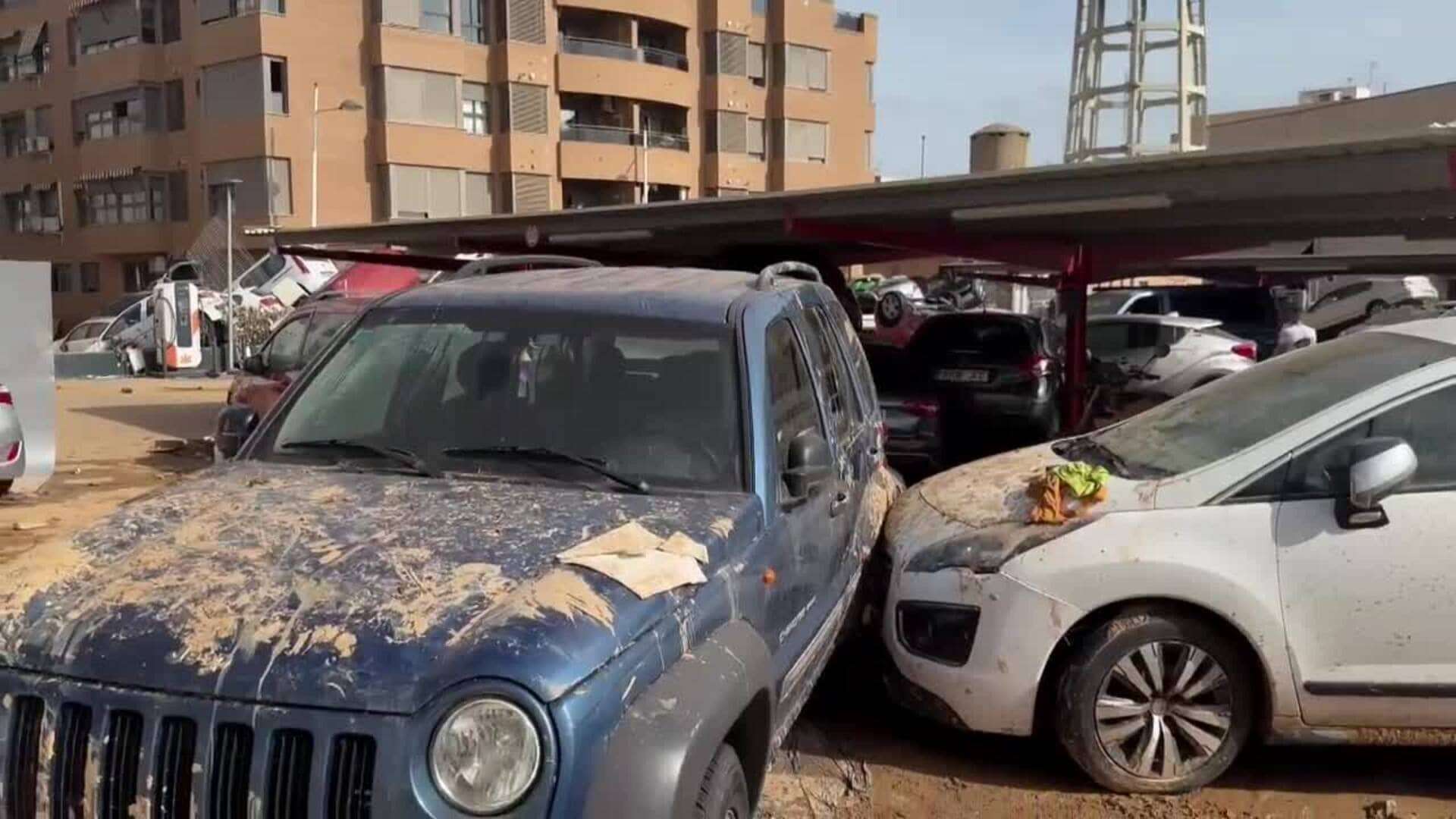 Un barrizal sin fin, silencio y un desguace continuo de coches: Paiporta 