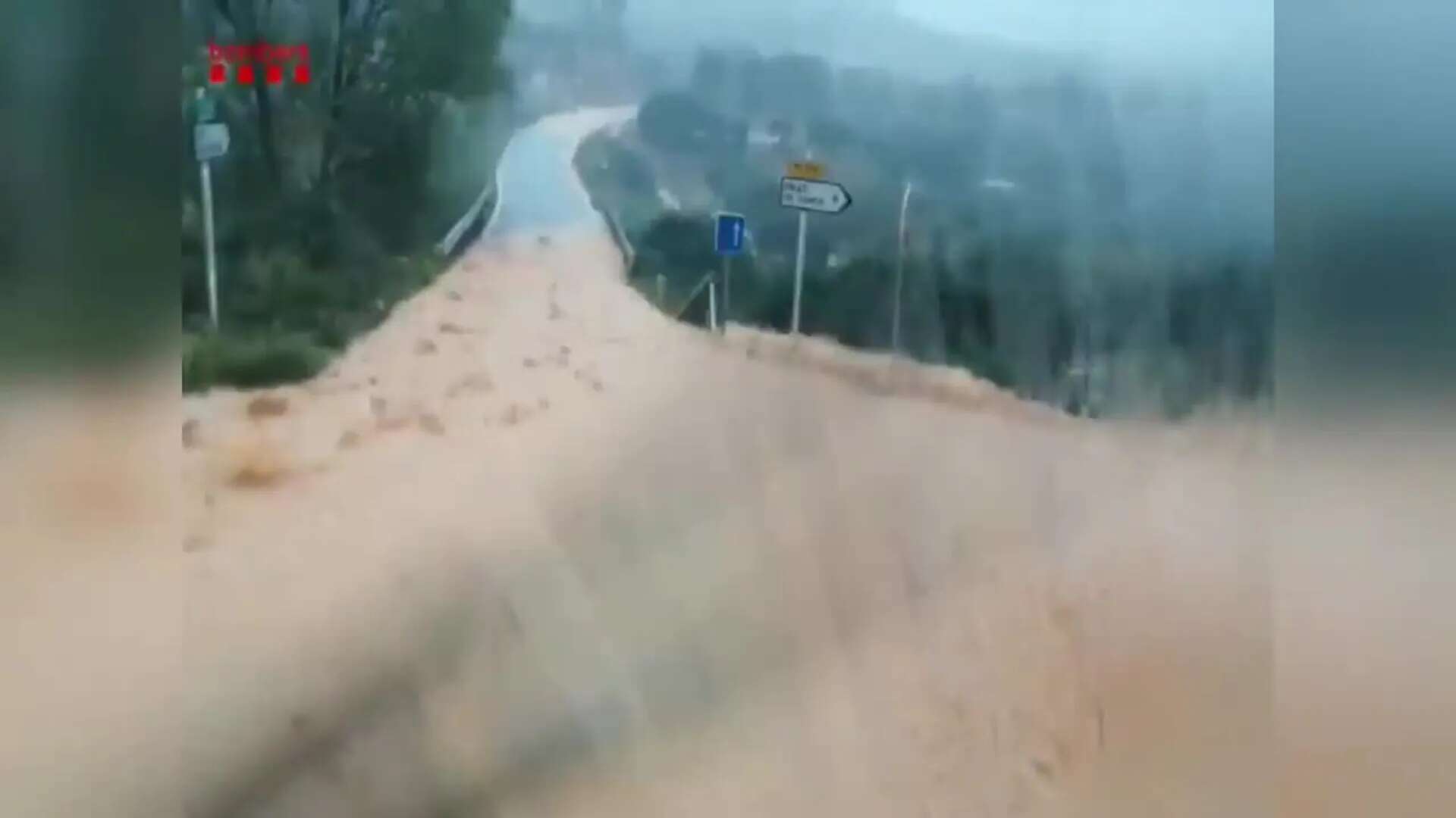 Cataluña envía una alerta para no circular en zonas inundables de las Tierras del Ebro (Tarragona)