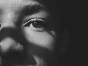 In Italia un'adolescente su 10 ha subito violenza sessuale prima dei 16 anni