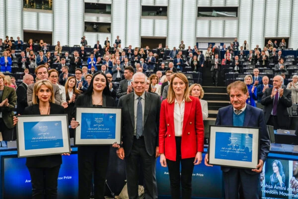 Ue, il Premio Sacharov a Mahsa Amini e alle donne iraniane: 