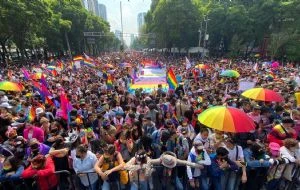 Tendencia de suicidio en comunidad LGBT no ha disminuido en tres años: México Vivo