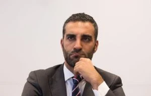 Juez federal frena cualquier orden de aprehensión contra Simón Levy