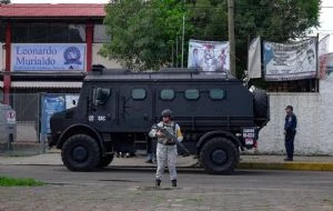 Instructor de CrossFit toma rehenes en gimnasio de la GAM y policías lo abaten