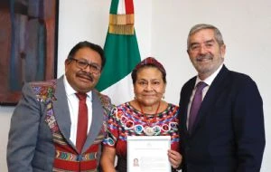 Rigoberta Menchú, premio Nobel de la Paz, recibe la nacionalidad mexicana