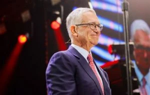 Salinas Pliego ofrece pagar su deuda con el SAT en 10 días; presume acuerdo fiscal con AMLO