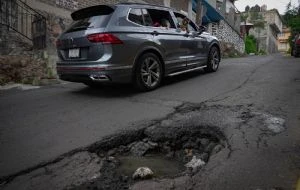 ¿Por qué hay tantos baches en CDMX? Esto dice Clara Brugada