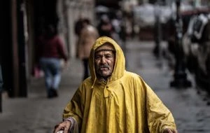 Lluvias fuertes y chubascos seguirán azotando el miércoles a la mitad del país