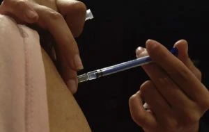 Avanza aplicación de la vacuna contra el VPH; la meta nacional es de 2.5 millones de dosis